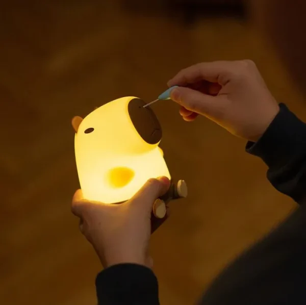 Lampka nocna LED – Kapibara Smarkuś